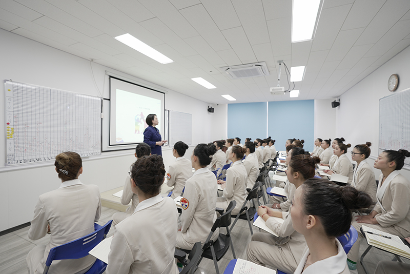 到哪里學(xué)美容？多途徑開啟美麗事業(yè)